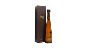 Bottiglia Don Julio premium tequila 1942
